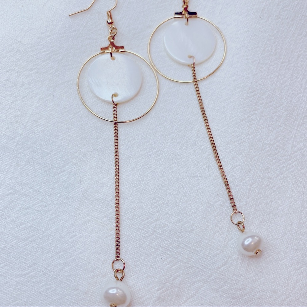 ❣️$25/3❣️ Long Mother of Pearl Faux Pearl Earrings - Picture 6 of 9